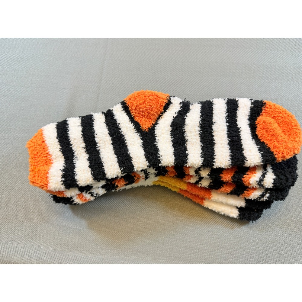 Comfy Threads Halloween Fuzzy Socks 4 Pack Candy Corn Chevron Orange Black NWT